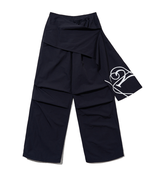 YOUHEE（ユヒ）の「PARACHUTE LAYERED PANTS_BLACK（その他パンツ・レディース・その他・FREE）」の2枚目の写真