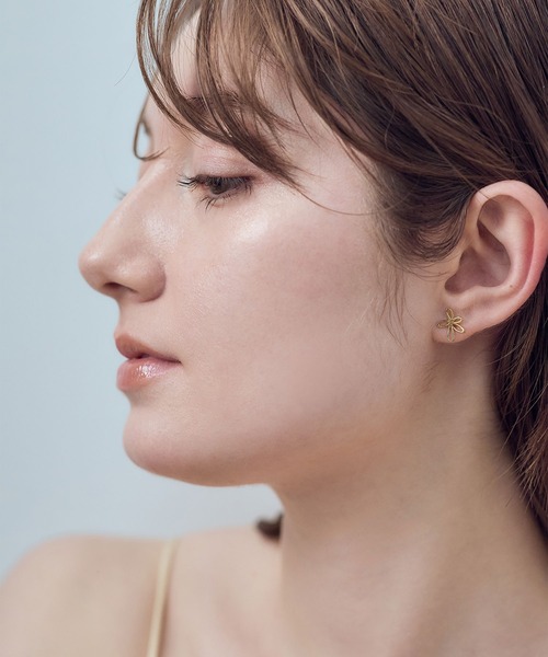 Jolie Toujours(ジョリトゥジュール)の「【汗や水に強い】〈ステンレス〉ラインフラワーピアス(ピアス(両耳用)・レディース・シルバー/ゴールド・FREE)」の6枚目の写真