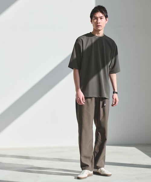 green label relaxing(グリーンレーベルリラクシング)の「アムンゼン ツイル クルーネック 半袖 Tシャツ カットソー -吸水速乾・UVカット・抗菌-(Tシャツ/カットソー・メンズ・ダークグレー/ライトグレー/ライトブルー・XL/S/M/L)」の4枚目の写真