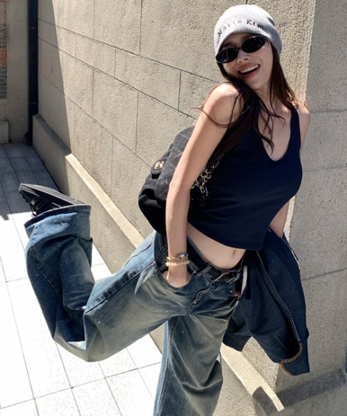 Mela(メラ)の「美ライン リブニット カップ付きタンクトップ(タンクトップ・レディース・ホワイト/ネイビー/グレー/ブラック・FREE)」の7枚目の写真