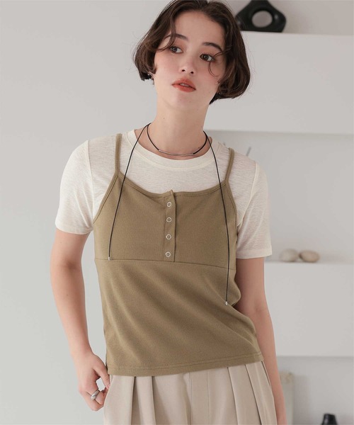 titivate(ティティベイト)の「キャミソールトップスドッキングTシャツ(Tシャツ/カットソー・レディース・ブラック/グレー/ベージュ・L/M)」の1枚目の写真