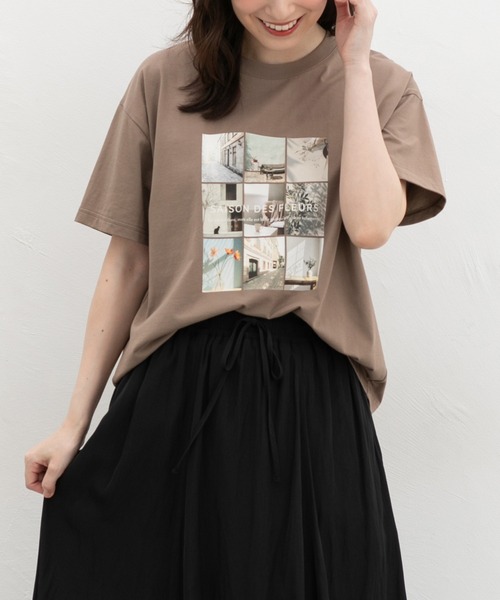 Honeys(ハニーズ)の「【ハニさら・接触冷感・UVカット・遮熱】フォトプリントTシャツ(Tシャツ/カットソー・レディース・オフホワイト/モカ/レッド/スミクロ/オレンジ・L/LL/M/S)」の3枚目の写真