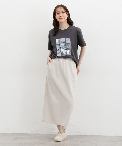 Honeys(ハニーズ)の「【ハニさら・接触冷感・UVカット・遮熱】フォトプリントTシャツ(Tシャツ/カットソー・レディース・オフホワイト/モカ/レッド/スミクロ/オレンジ・L/LL/M/S)」の12枚目の写真