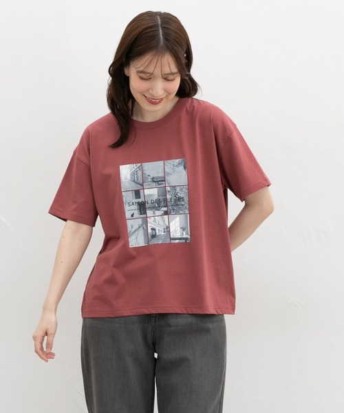 Honeys(ハニーズ)の「【ハニさら・接触冷感・UVカット・遮熱】フォトプリントTシャツ(Tシャツ/カットソー・レディース・オフホワイト/モカ/レッド/スミクロ/オレンジ・L/LL/M/S)」の15枚目の写真