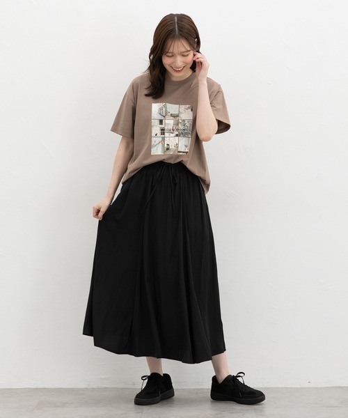 Honeys(ハニーズ)の「【ハニさら・接触冷感・UVカット・遮熱】フォトプリントTシャツ(Tシャツ/カットソー・レディース・オフホワイト/モカ/レッド/スミクロ/オレンジ・L/LL/M/S)」の22枚目の写真