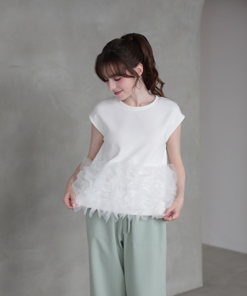 M y u(ミュー)の「裾FLOWERチュールTee (フレンチ袖)(Tシャツ/カットソー・レディース・PINK/BLACK/WHITE・ML)」の1枚目の写真