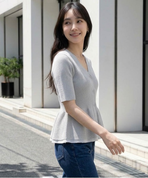 SUGAR BISKET（シュガービスケット）の「Ｖネックペプラムニットトップス（Tシャツ/カットソー・レディース・ベージュ/グレー/ピンク/ブラック・フリー）」の7枚目の写真