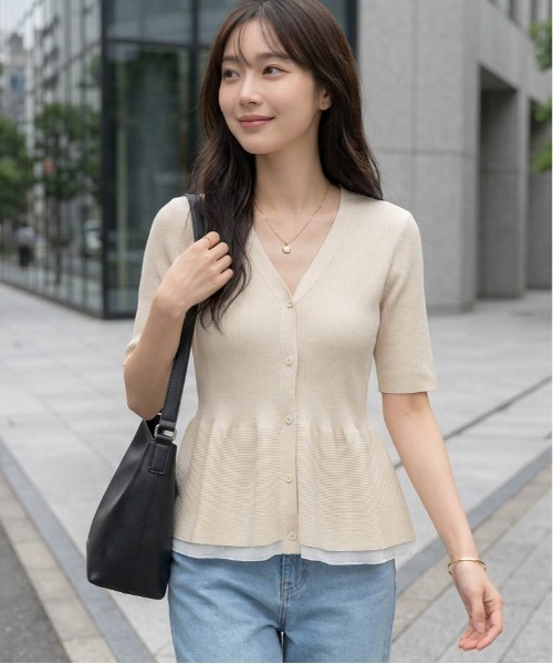 SUGAR BISKET（シュガービスケット）の「Ｖネックペプラムニットトップス（Tシャツ/カットソー・レディース・ベージュ/グレー/ピンク/ブラック・フリー）」の11枚目の写真