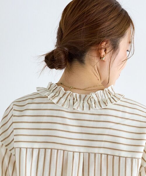 le.coeur blanc(ルクールブラン)の「フリルカラーストライプブラウス(シャツ/ブラウス・レディース・ホワイト系その他2/ベージュ系その他2・38)」の11枚目の写真