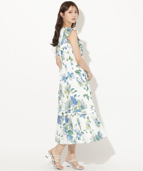 AND COUTURE(アンドクチュール)の「リネンライクフラワープリントワンピース(ワンピース・レディース・ブラウン系その他/ホワイト系その他/ブルー系その他・FREE)」の4枚目の写真