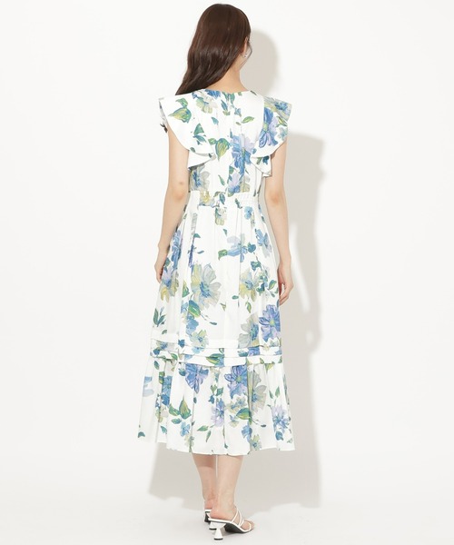 AND COUTURE(アンドクチュール)の「リネンライクフラワープリントワンピース(ワンピース・レディース・ブラウン系その他/ホワイト系その他/ブルー系その他・FREE)」の5枚目の写真