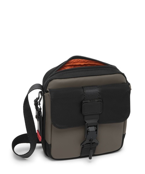 TUMI(トゥミ)の「ALPHA BRAVO 「ジュニア」クロスボディ(ショルダーバッグ・メンズ・ブラウン系その他・FREE)」の3枚目の写真