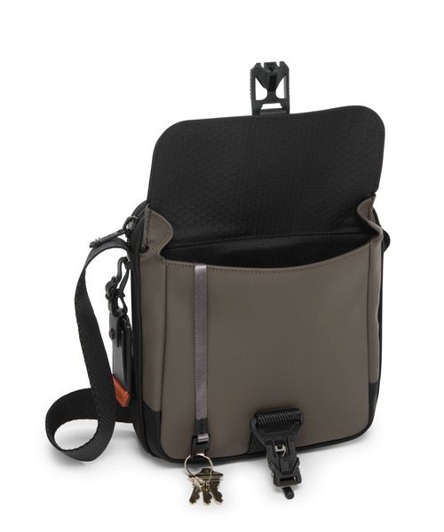 TUMI(トゥミ)の「ALPHA BRAVO 「ジュニア」クロスボディ(ショルダーバッグ・メンズ・ブラウン系その他・FREE)」の4枚目の写真