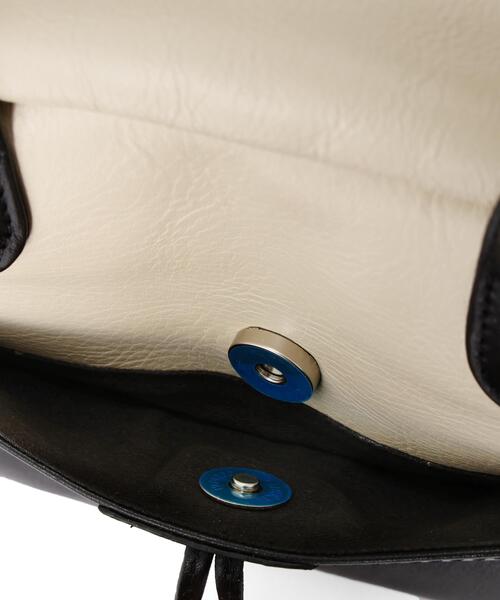 AVIREX(アヴィレックス)の「WILD BEARS MINI BOSTON BAG(ボストンバッグ・レディース・ブラック/モスグリーン・F)」の15枚目の写真