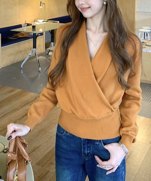 LUCPY(ラクピー)の「カシュクールVネックリブニットトップス(その他トップス・レディース・オレンジ/ホワイト/グレー/グリーン・FREE)」の4枚目の写真