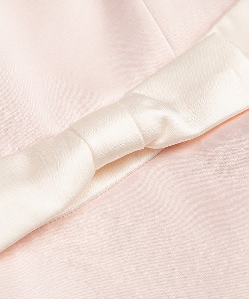 LA POMME petit（ラポミ・プチ）の「Elegant Collar Waisted Satin Midi Dress/エレガント襟付きウエストシェイプサテンミディ丈ドレス（ワンピース・レディース・ピンク・FREE）」の5枚目の写真