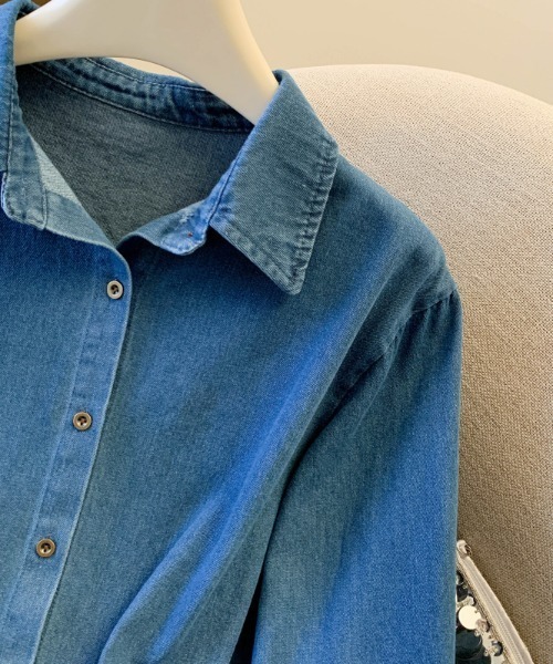 LUCPY(ラクピー)の「デニムシャツブラウス(シャツ/ブラウス・レディース・ブルー・SMALL/MEDIUM/LARGE/X-LARGE)」の2枚目の写真
