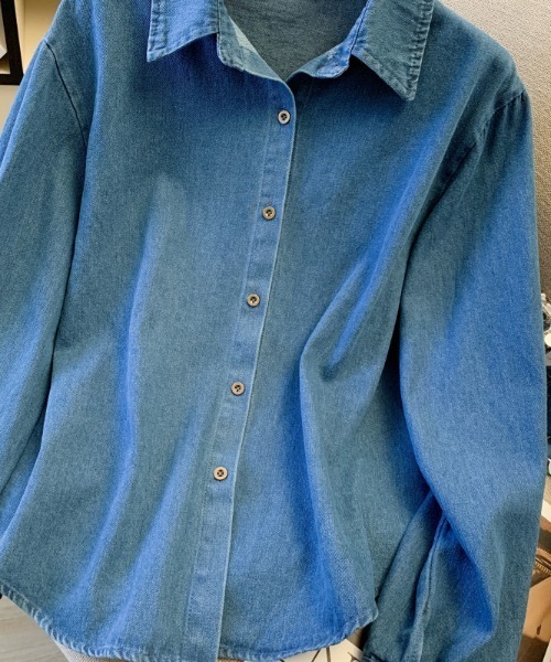 LUCPY(ラクピー)の「デニムシャツブラウス(シャツ/ブラウス・レディース・ブルー・SMALL/MEDIUM/LARGE/X-LARGE)」の3枚目の写真