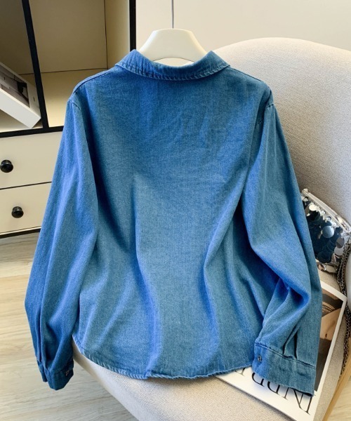 LUCPY(ラクピー)の「デニムシャツブラウス(シャツ/ブラウス・レディース・ブルー・SMALL/MEDIUM/LARGE/X-LARGE)」の5枚目の写真