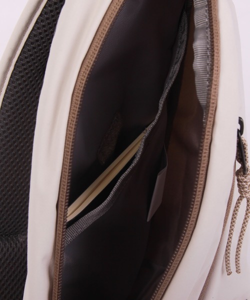 Columbia（コロンビア）の「撥水　ミニボディバッグ　Columbia（ボディバッグ/ウエストポーチ・レディース・ブラック/カーキ/アイボリー・FREE）」の22枚目の写真