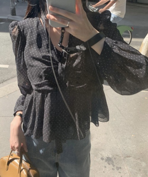 FLINEA(フリネア)の「Vネックドット柄ブラウス(シャツ/ブラウス・レディース・ブラック/アイボリー・FREE)」の19枚目の写真