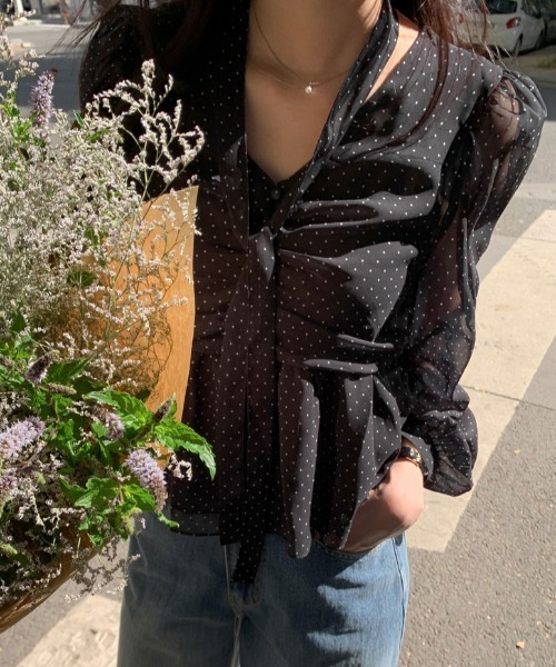 FLINEA(フリネア)の「Vネックドット柄ブラウス(シャツ/ブラウス・レディース・ブラック/アイボリー・FREE)」の16枚目の写真