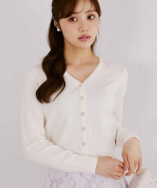 tocco closet(トッコ クローゼット)の「シルクプロテインVネックショート丈カーディガン(カーディガン/ボレロ・レディース・ブラック/ボルドー/アイボリー/モカ・M)」の1枚目の写真