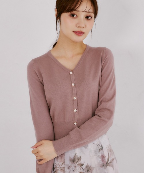 tocco closet(トッコ クローゼット)の「シルクプロテインVネックショート丈カーディガン(カーディガン/ボレロ・レディース・ブラック/ボルドー/アイボリー/モカ・M)」の3枚目の写真