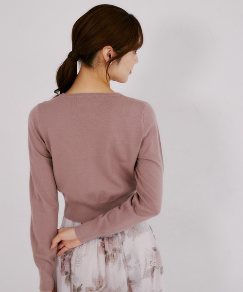 tocco closet(トッコ クローゼット)の「シルクプロテインVネックショート丈カーディガン(カーディガン/ボレロ・レディース・ブラック/ボルドー/アイボリー/モカ・M)」の9枚目の写真