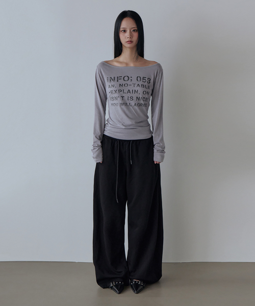 5OML(オーオーエムエル)の「ボートネック ロゴ入り オフショルダー ロングスリーブ(グレー)(Tシャツ/カットソー・レディース・グレー・FREE)」の3枚目の写真