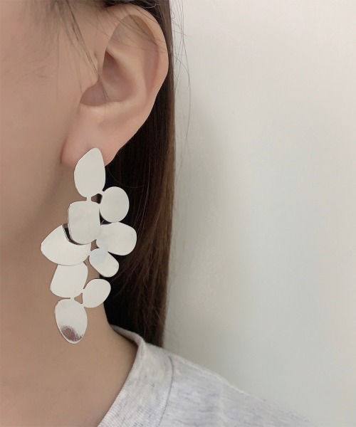 Miniministore(ミニミニストア)の「大ぶりロングピアス変形メタルプレート(ピアス(両耳用)・レディース・シルバー/ゴールド・FREE)」の7枚目の写真