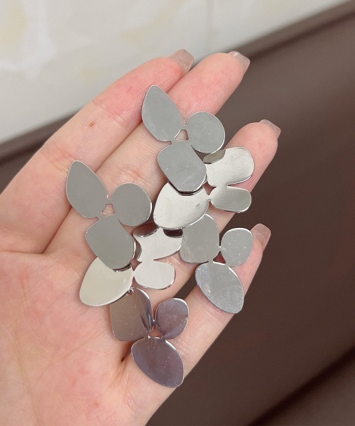 Miniministore(ミニミニストア)の「大ぶりロングピアス変形メタルプレート(ピアス(両耳用)・レディース・シルバー/ゴールド・FREE)」の20枚目の写真