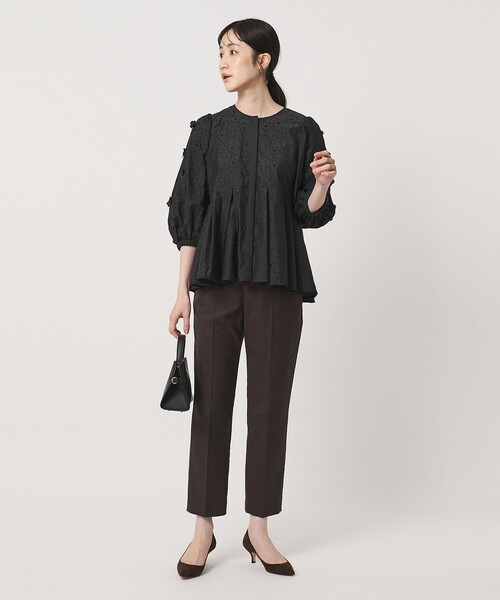 UNITED ARROWS(ユナイテッドアローズ)の「3Dフラワー ペプラム ブラウス ‐ウォッシャブル‐(シャツ/ブラウス・レディース・ホワイト/ブラック・FREE)」の5枚目の写真