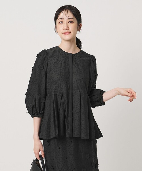 UNITED ARROWS(ユナイテッドアローズ)の「3Dフラワー ペプラム ブラウス ‐ウォッシャブル‐(シャツ/ブラウス・レディース・ホワイト/ブラック・FREE)」の6枚目の写真