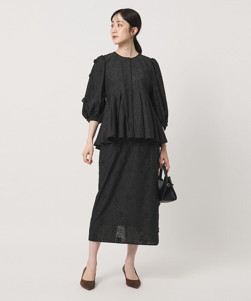 UNITED ARROWS(ユナイテッドアローズ)の「3Dフラワー ペプラム ブラウス ‐ウォッシャブル‐(シャツ/ブラウス・レディース・ホワイト/ブラック・FREE)」の7枚目の写真