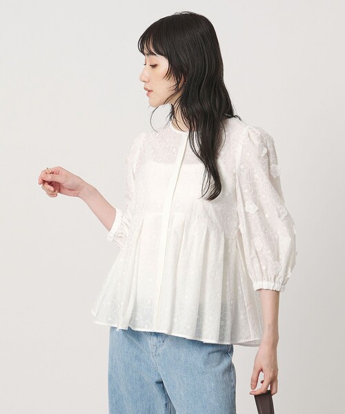 UNITED ARROWS(ユナイテッドアローズ)の「3Dフラワー ペプラム ブラウス ‐ウォッシャブル‐(シャツ/ブラウス・レディース・ホワイト/ブラック・FREE)」の8枚目の写真
