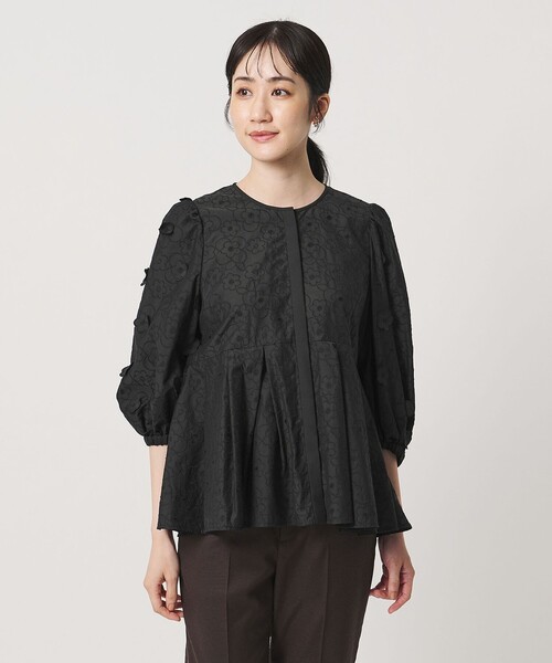 UNITED ARROWS(ユナイテッドアローズ)の「3Dフラワー ペプラム ブラウス ‐ウォッシャブル‐(シャツ/ブラウス・レディース・ホワイト/ブラック・FREE)」の11枚目の写真