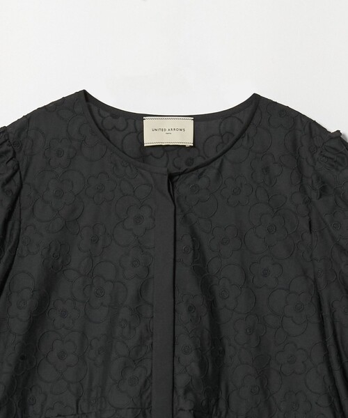 UNITED ARROWS(ユナイテッドアローズ)の「3Dフラワー ペプラム ブラウス ‐ウォッシャブル‐(シャツ/ブラウス・レディース・ホワイト/ブラック・FREE)」の20枚目の写真
