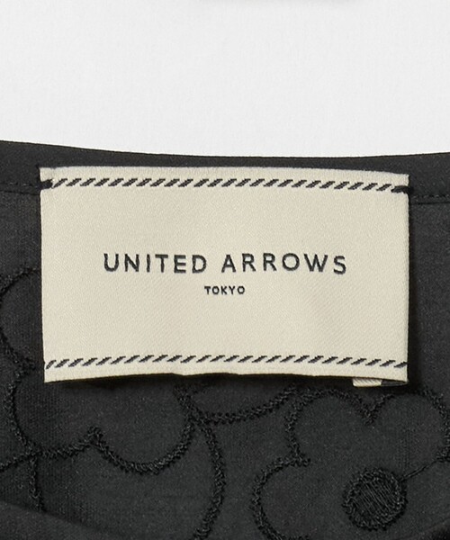 UNITED ARROWS(ユナイテッドアローズ)の「3Dフラワー ペプラム ブラウス ‐ウォッシャブル‐(シャツ/ブラウス・レディース・ホワイト/ブラック・FREE)」の17枚目の写真