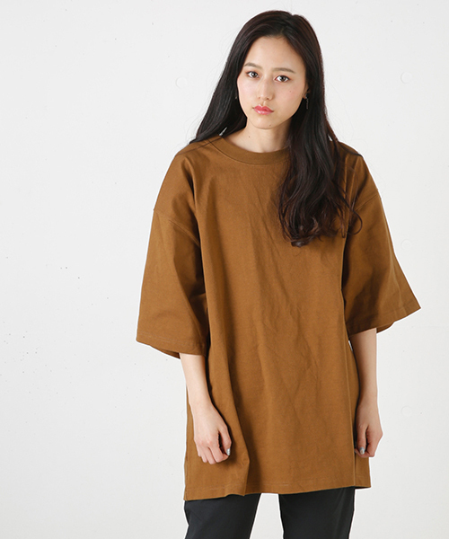 MOUSSY（マウジー）の「BIG SQUARE TEE J（Tシャツ/カットソー・レディース・ブラウン/ネイビー/オフホワイト・FREE）」の3枚目の写真