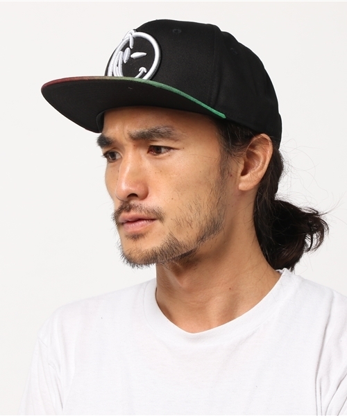 ONSPOTZ(オンスポッツ)の「YUMS SNAPBACK CAP CLASSIC LIGHTRICITY 2 BLACK(キャップ・メンズ・ブラック・FREE)」の1枚目の写真