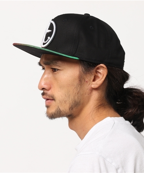 ONSPOTZ(オンスポッツ)の「YUMS SNAPBACK CAP CLASSIC LIGHTRICITY 2 BLACK(キャップ・メンズ・ブラック・FREE)」の3枚目の写真