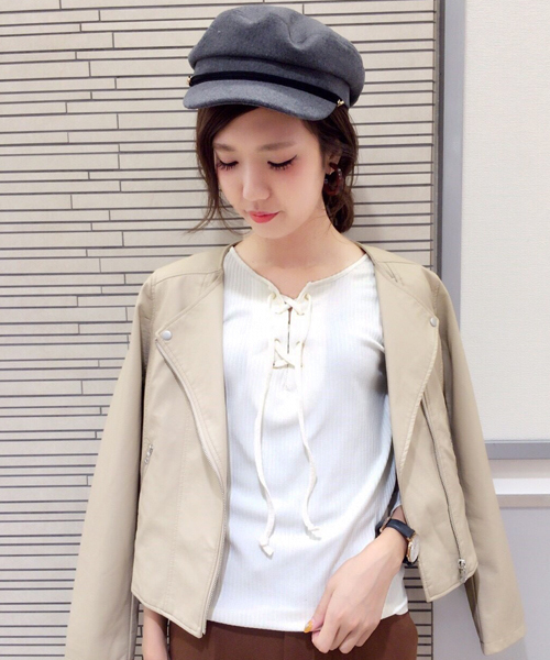 mysty woman（ミスティウーマン）の「ベアテレコ編み上げ２WAYロンT（Tシャツ/カットソー・レディース・キャメル/レッド系その他/ブラック/オフホワイト・FREE）」の2枚目の写真