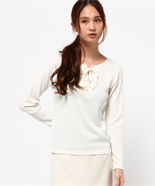 mysty woman（ミスティウーマン）の「ベアテレコ編み上げ２WAYロンT（Tシャツ/カットソー・レディース・キャメル/レッド系その他/ブラック/オフホワイト・FREE）」の12枚目の写真