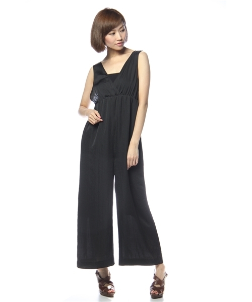 BEAMS LIGHTS Women's(ビームスライツ ウィメンズ)の「BEAMS LIGHTS / スパンサテン オールインワン(つなぎ/オールインワン・レディース・ブラック/ブラウン系その他/ブルー・ONE SIZE)」の2枚目の写真