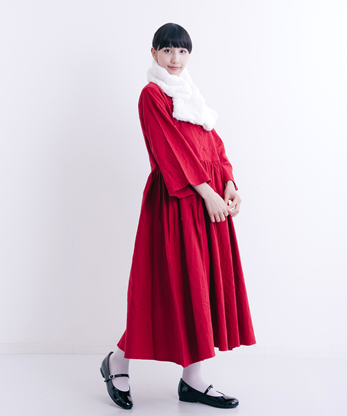 MERLOT（メルロー）の「ファー差し込みスヌード585-1437（ストール/ショール・レディース・ベージュ/アイボリー/グレー/ネイビー/ライトベージュ・FREE）」の8枚目の写真