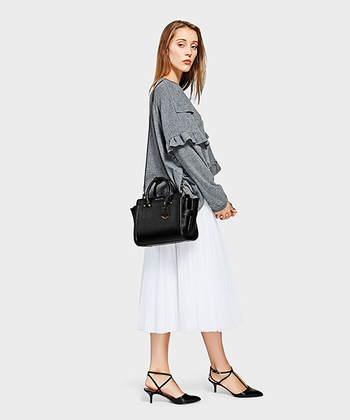 CHARLES & KEITH(チャールズ & キース)の「ストラクチャードトラペーズバッグ / STRUCTURED TRAPEZE BAG(ハンドバッグ・レディース・ブラック/バーガンディー・L)」の8枚目の写真