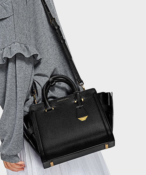 CHARLES & KEITH(チャールズ & キース)の「ストラクチャードトラペーズバッグ / STRUCTURED TRAPEZE BAG(ハンドバッグ・レディース・ブラック/バーガンディー・L)」の12枚目の写真