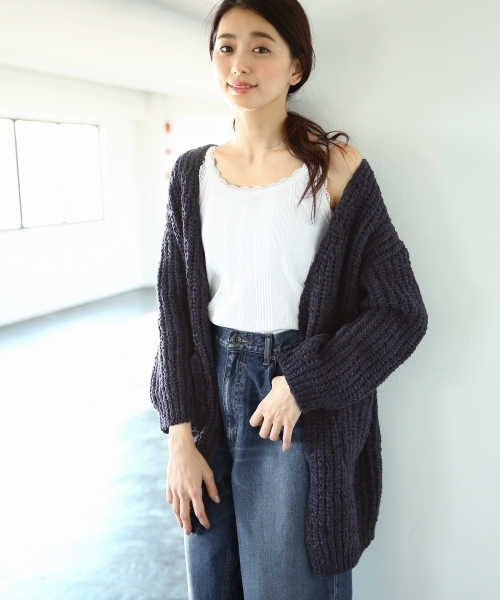 LEPSIM(レプシィム)の「3Gテープヤーンミドルカーディガン 778261(カーディガン/ボレロ・レディース・ネイビー/ダークベージュ/キナリ・FREE)」の3枚目の写真