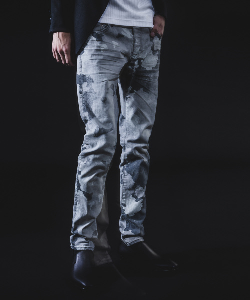 5351 POUR LES HOMMES(ゴーサンゴーイチプールオム)の「カモフラスキニーデニム(デニムパンツ・メンズ・グレー/インディゴブルー・44/46/48/50)」の2枚目の写真